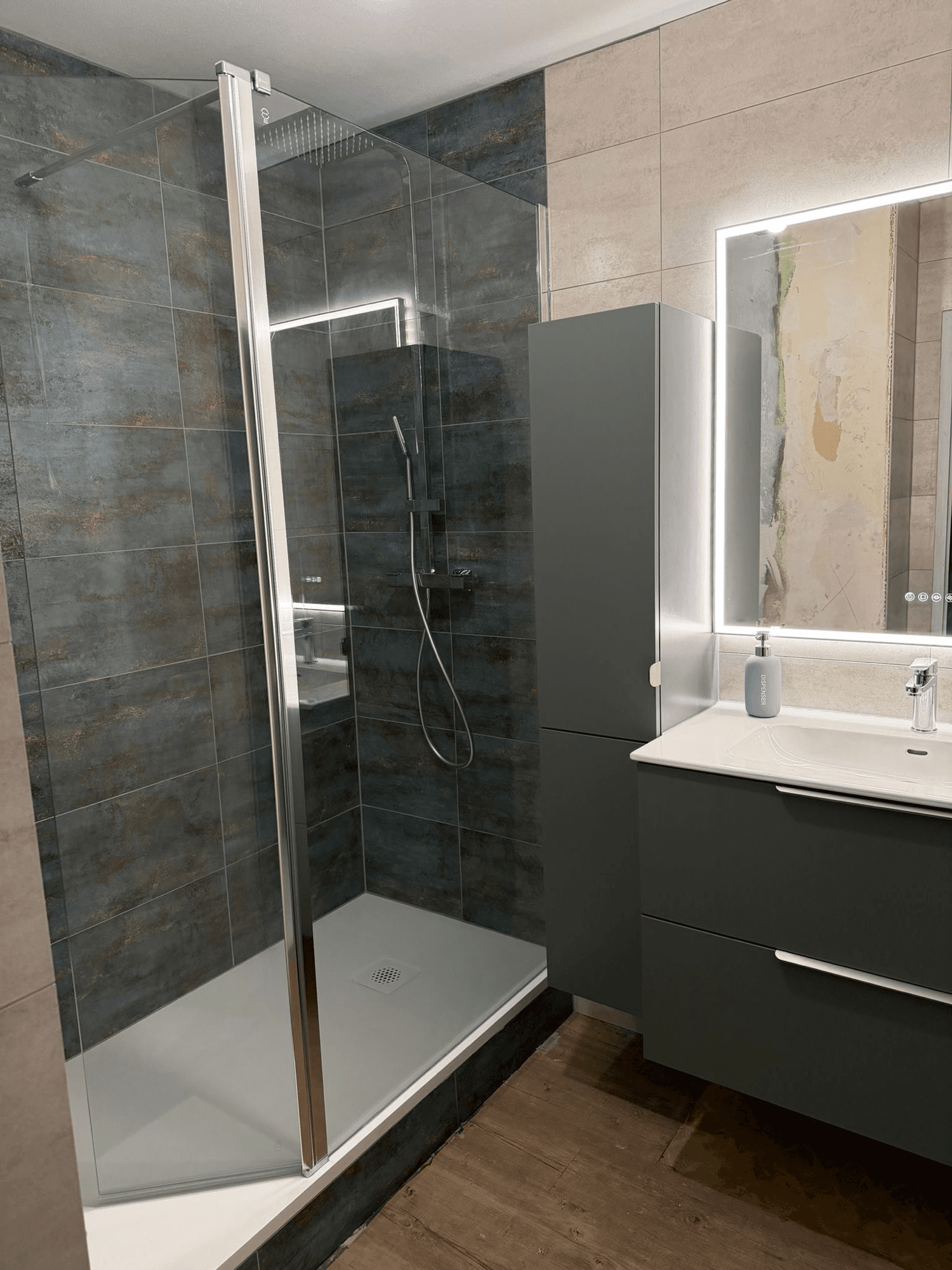 Salle de bain rénovée par Eau'pération Sanitaire